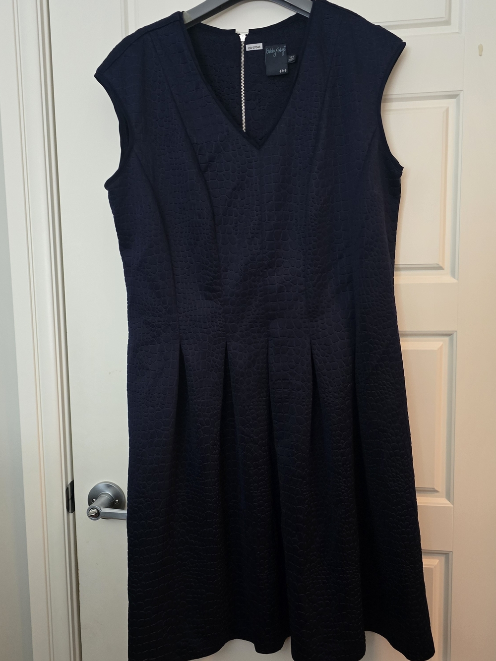 Gabby Skye Navy Blue Textured V-Neck Dress